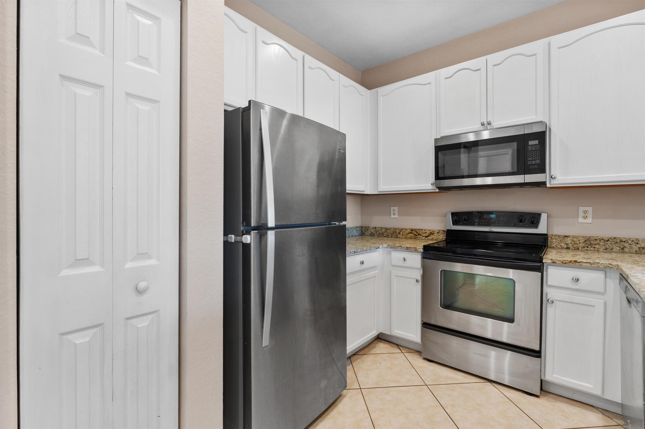 MAGNOLIA BAY CONDOMIMIUM - Residential