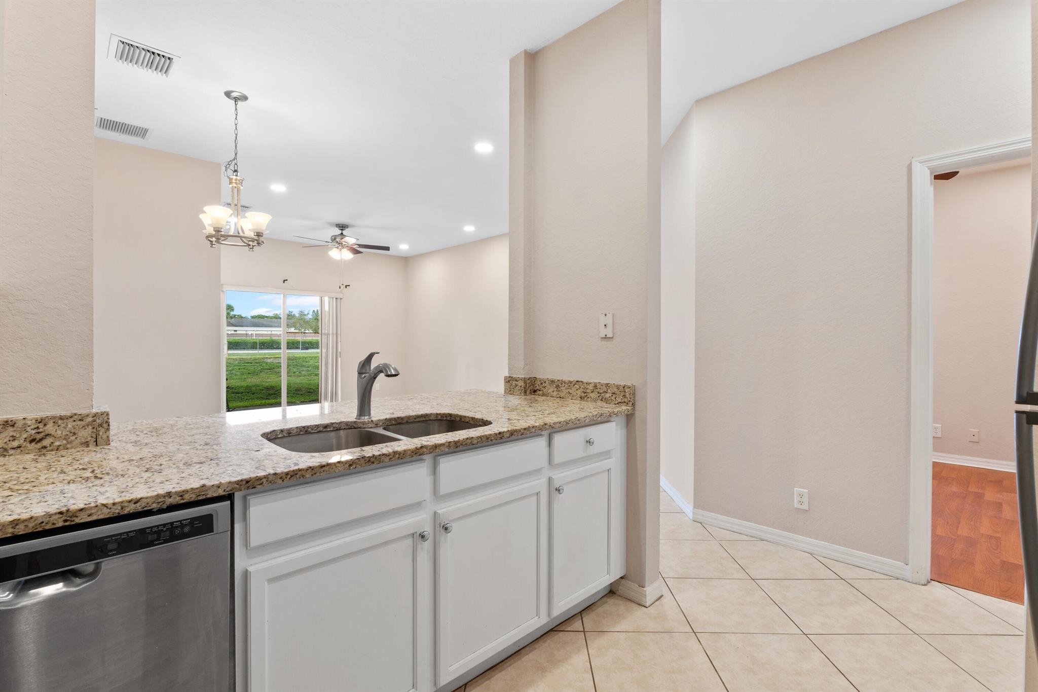 MAGNOLIA BAY CONDOMIMIUM - Residential