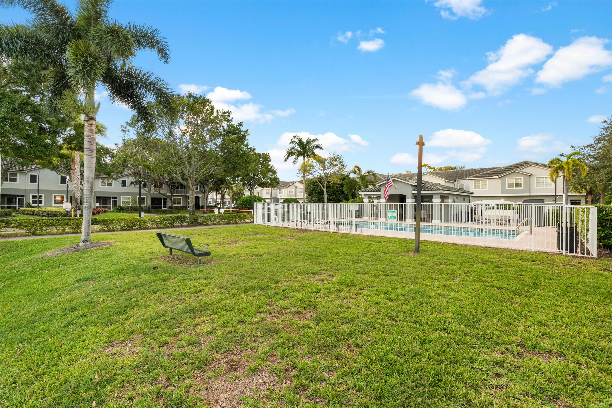 MAGNOLIA BAY CONDOMIMIUM - Residential