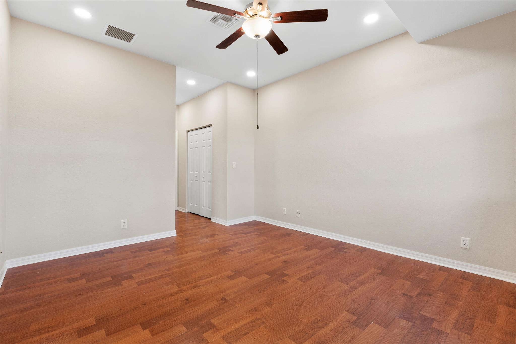 MAGNOLIA BAY CONDOMIMIUM - Residential