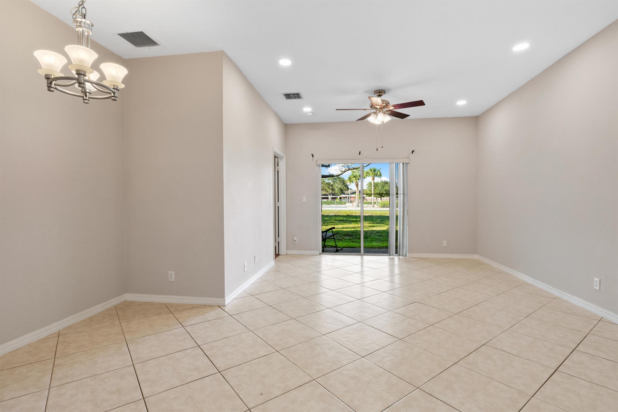 MAGNOLIA BAY CONDOMIMIUM - Residential