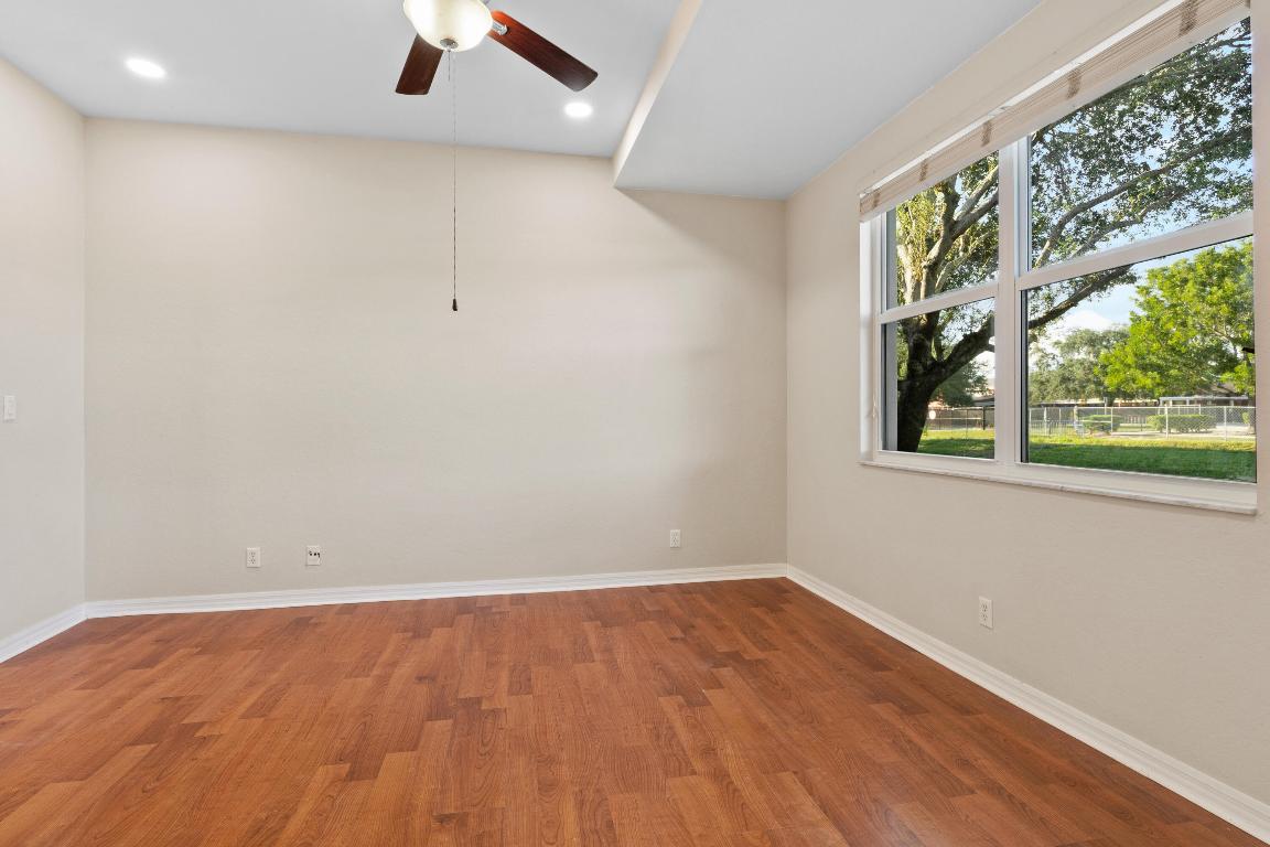 MAGNOLIA BAY CONDOMIMIUM - Residential