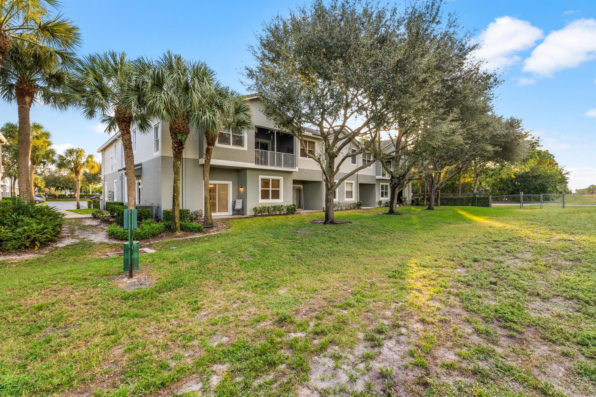 MAGNOLIA BAY CONDOMIMIUM - Residential