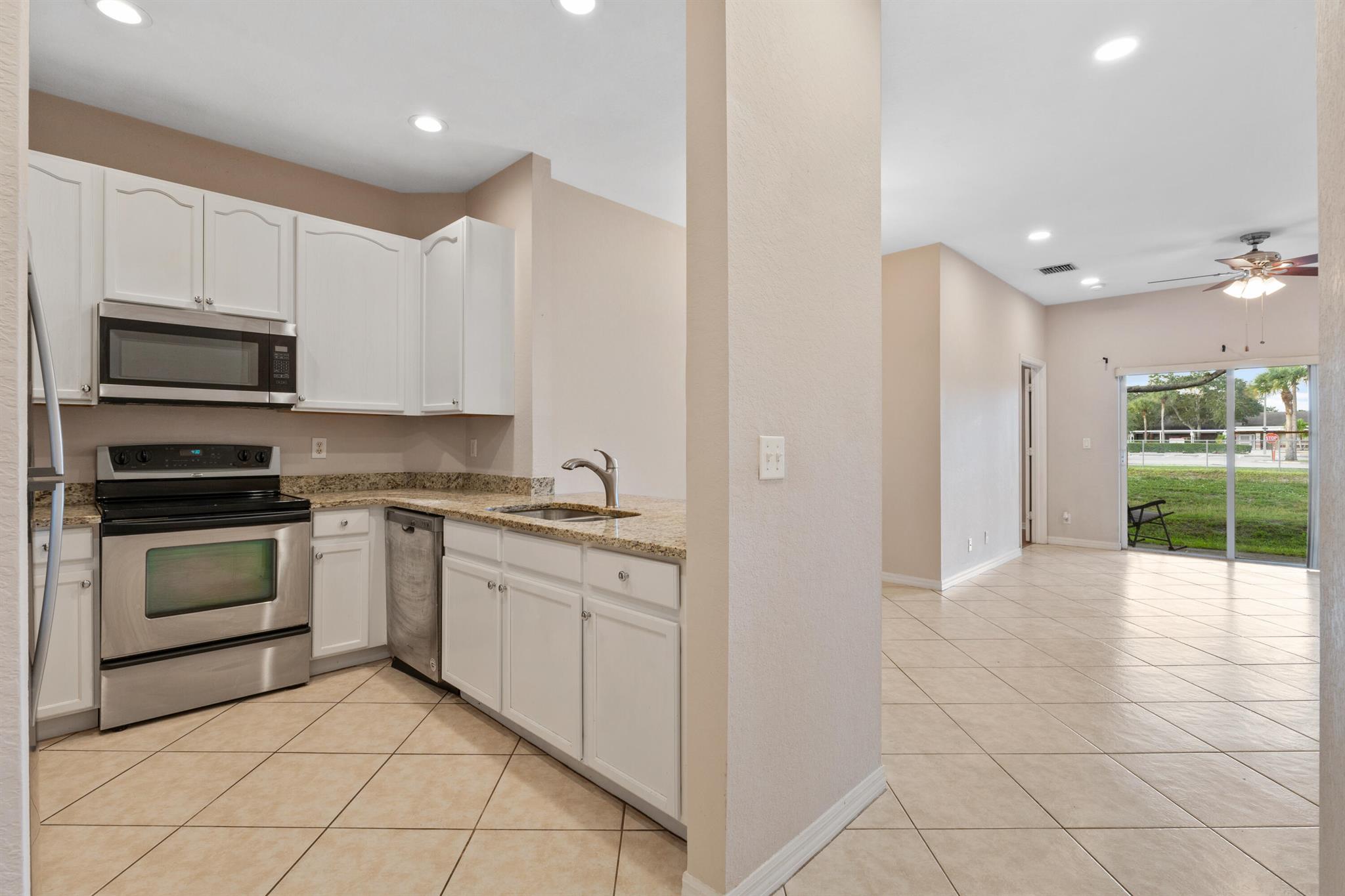 MAGNOLIA BAY CONDOMIMIUM - Residential