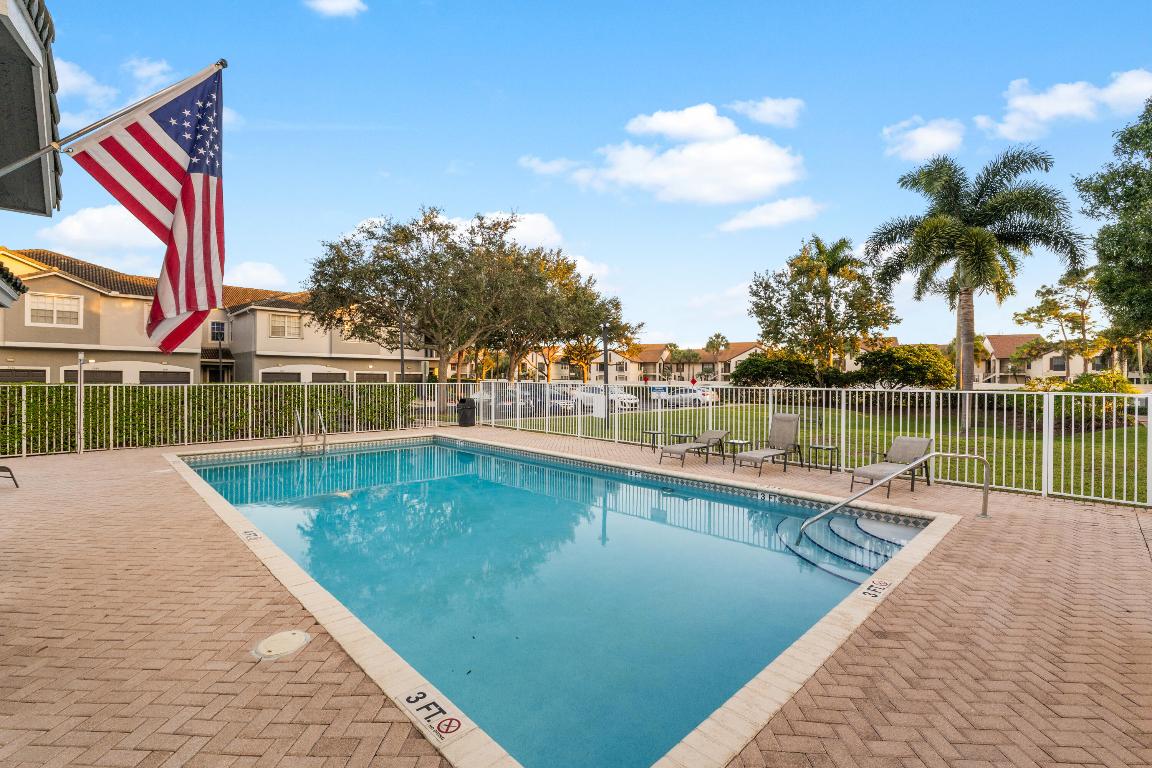 MAGNOLIA BAY CONDOMIMIUM - Residential