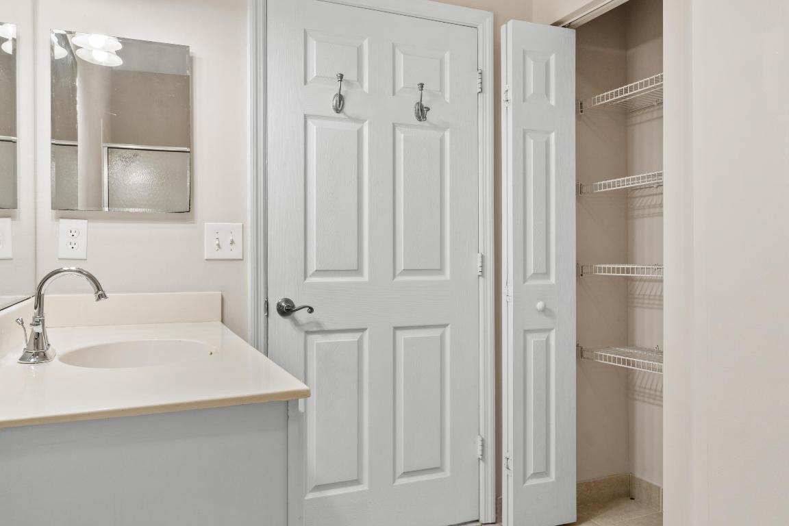 MAGNOLIA BAY CONDOMIMIUM - Residential