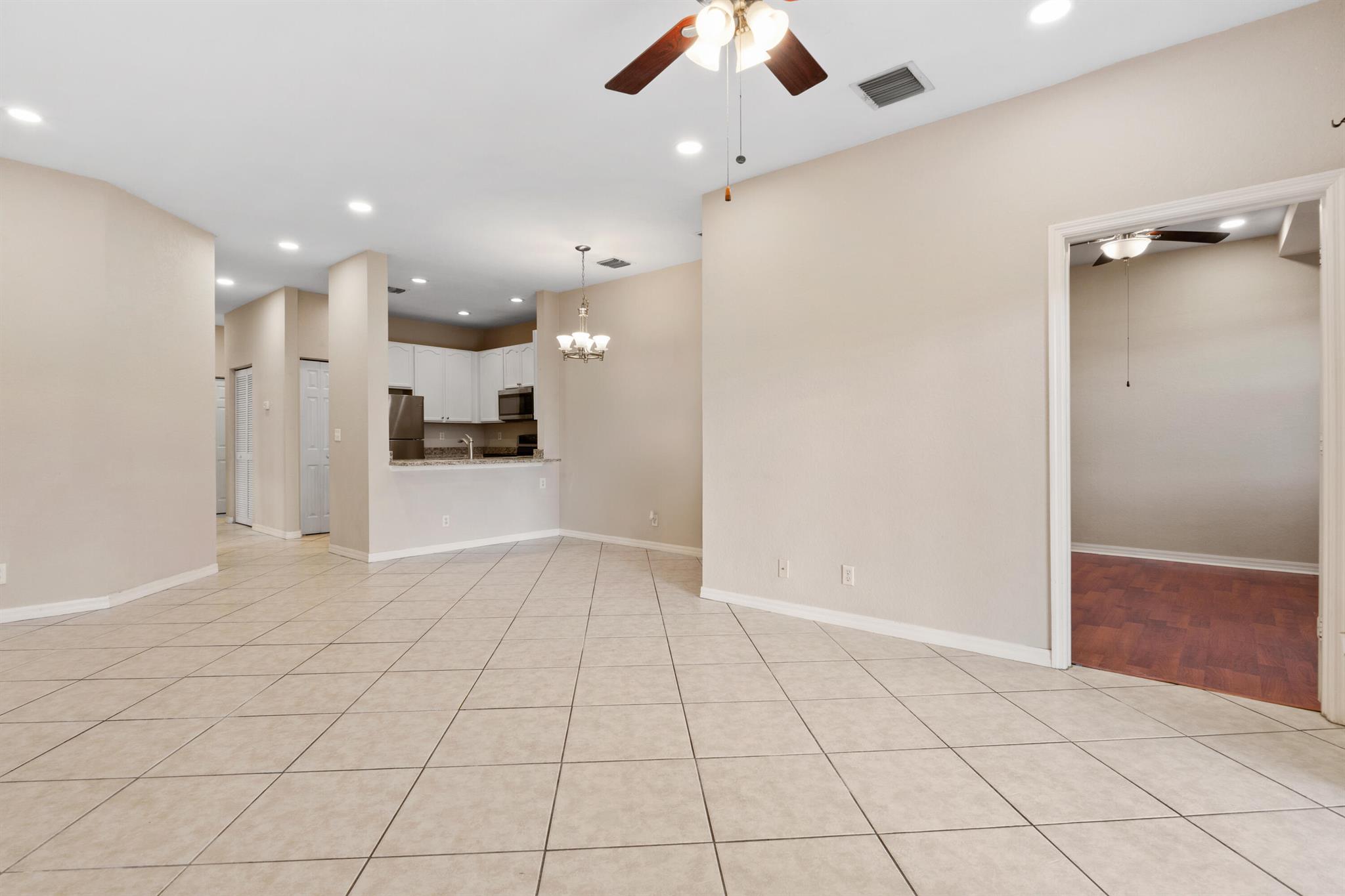 MAGNOLIA BAY CONDOMIMIUM - Residential