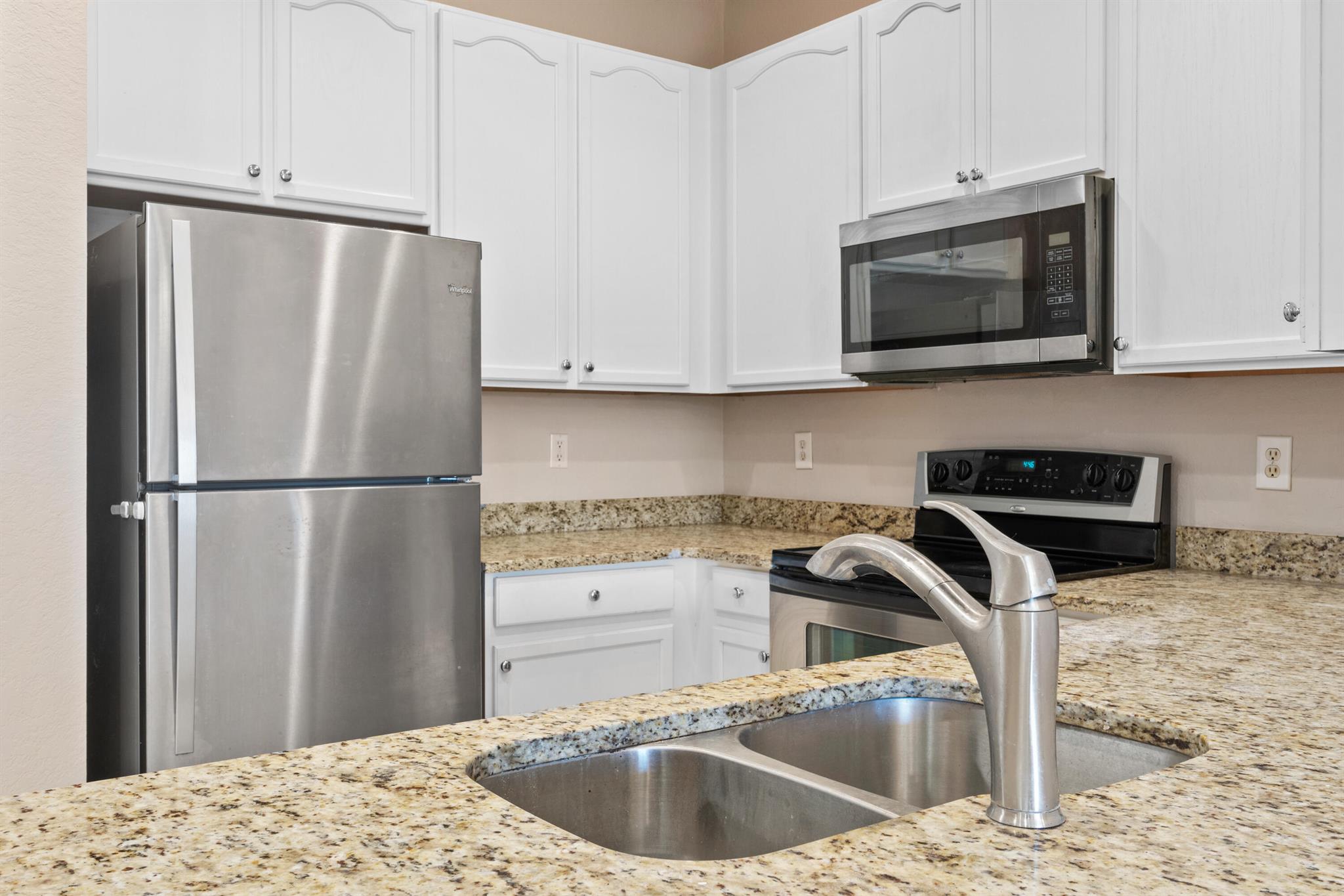 MAGNOLIA BAY CONDOMIMIUM - Residential