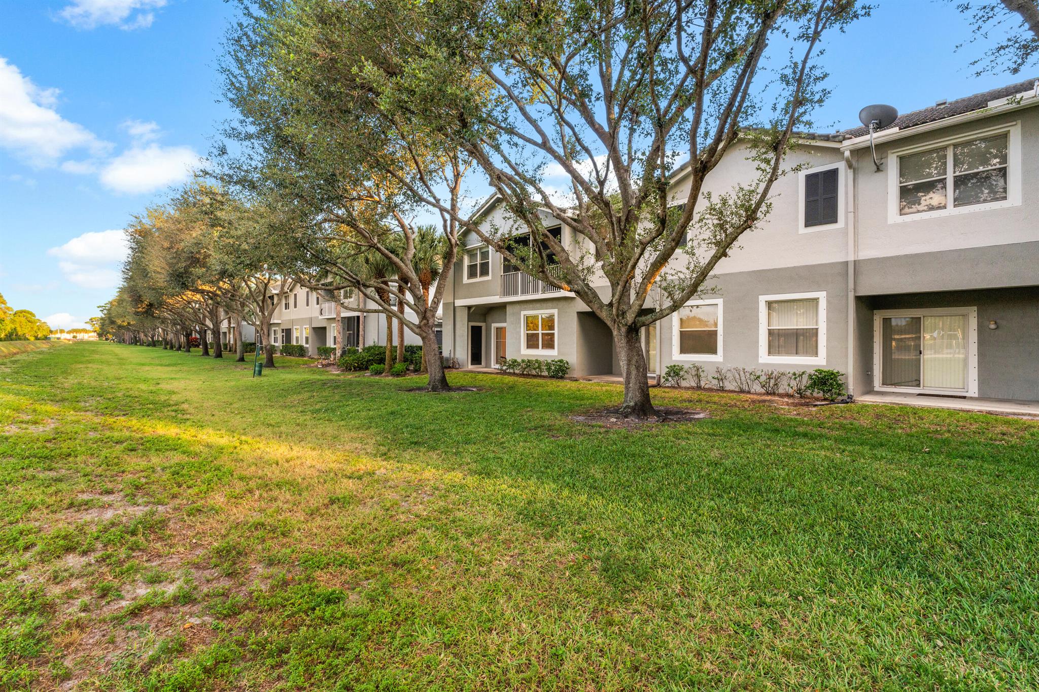 MAGNOLIA BAY CONDOMIMIUM - Residential