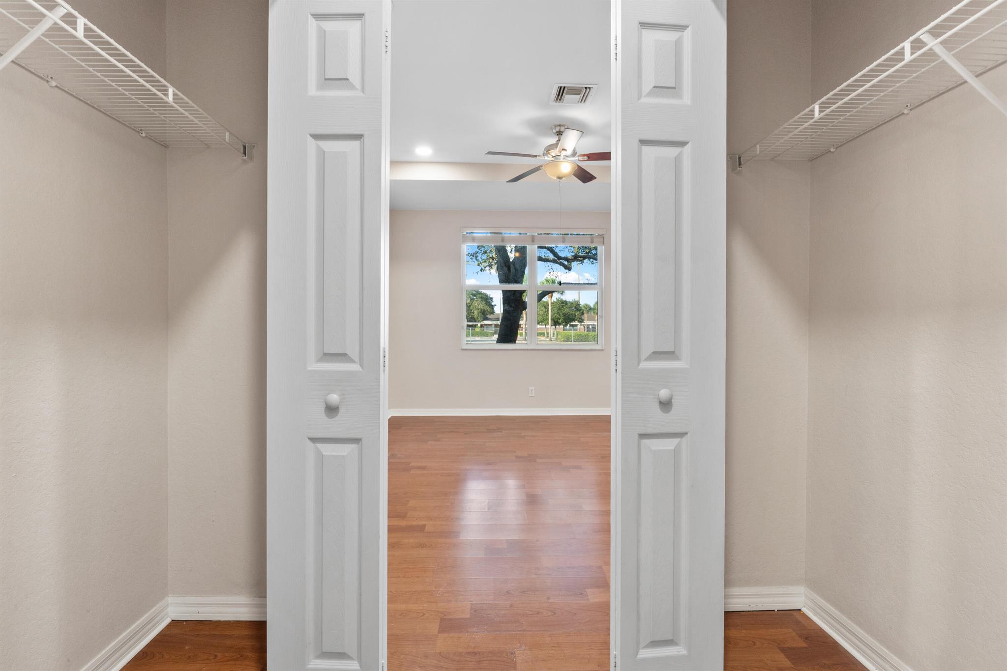 MAGNOLIA BAY CONDOMIMIUM - Residential