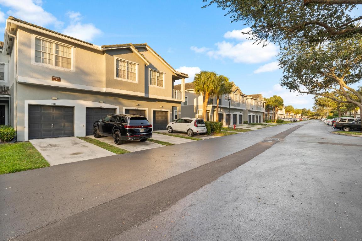 MAGNOLIA BAY CONDOMIMIUM - Residential