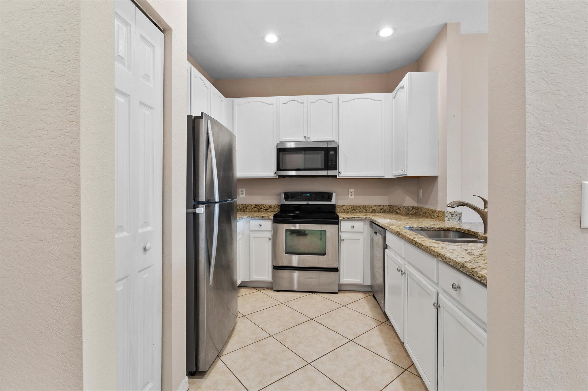 MAGNOLIA BAY CONDOMIMIUM - Residential