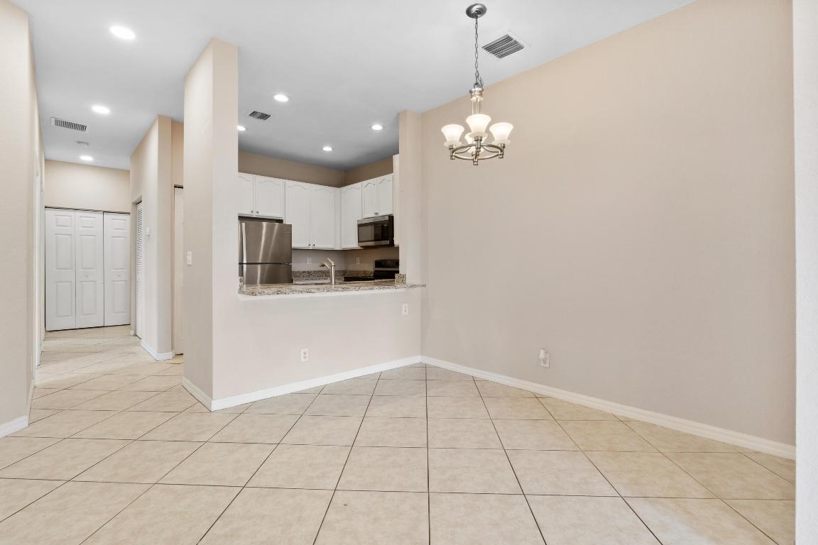 MAGNOLIA BAY CONDOMIMIUM - Residential