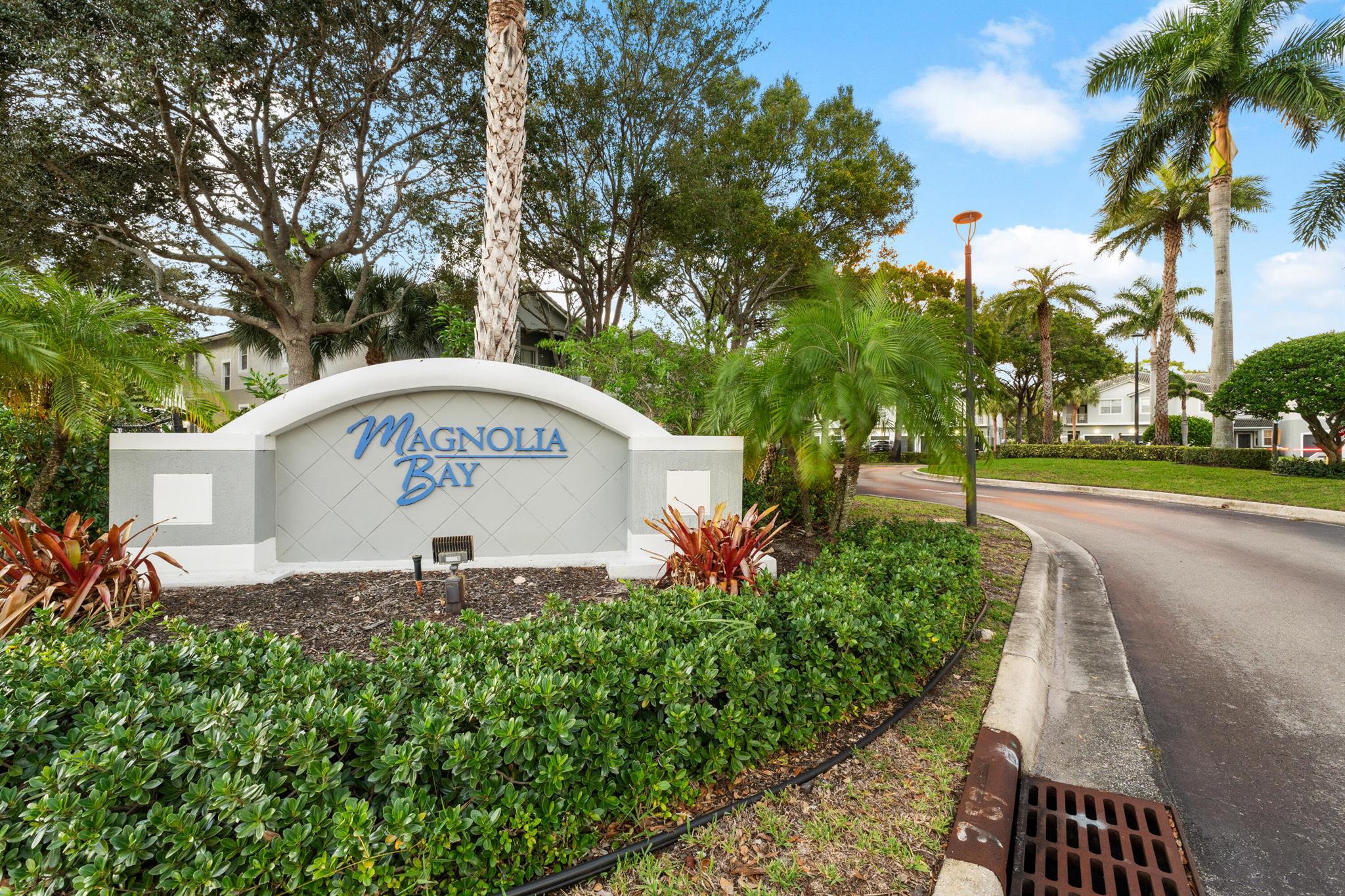 MAGNOLIA BAY CONDOMIMIUM - Residential