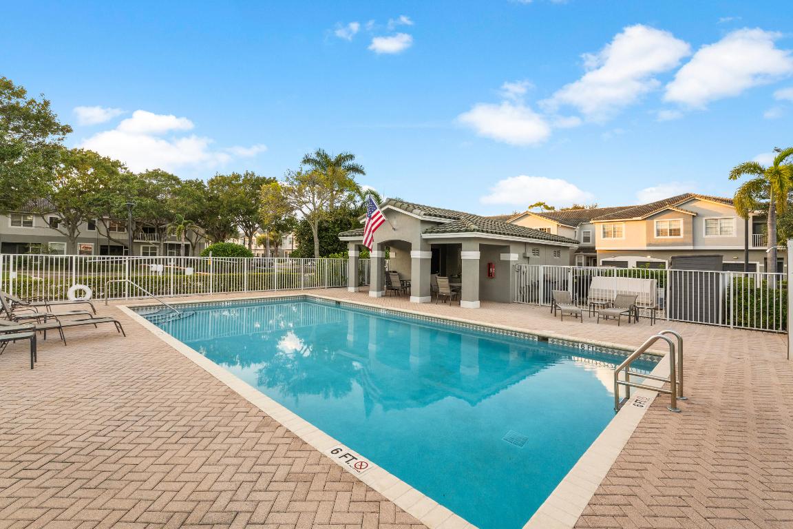 MAGNOLIA BAY CONDOMIMIUM - Residential