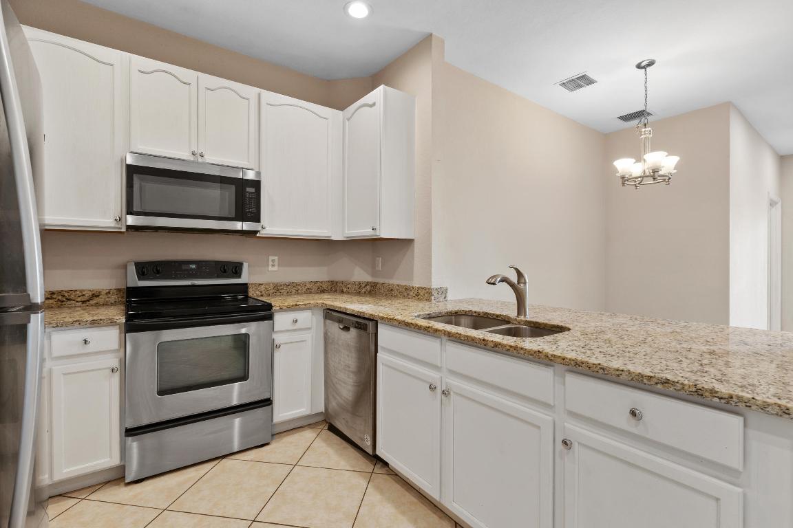 MAGNOLIA BAY CONDOMIMIUM - Residential