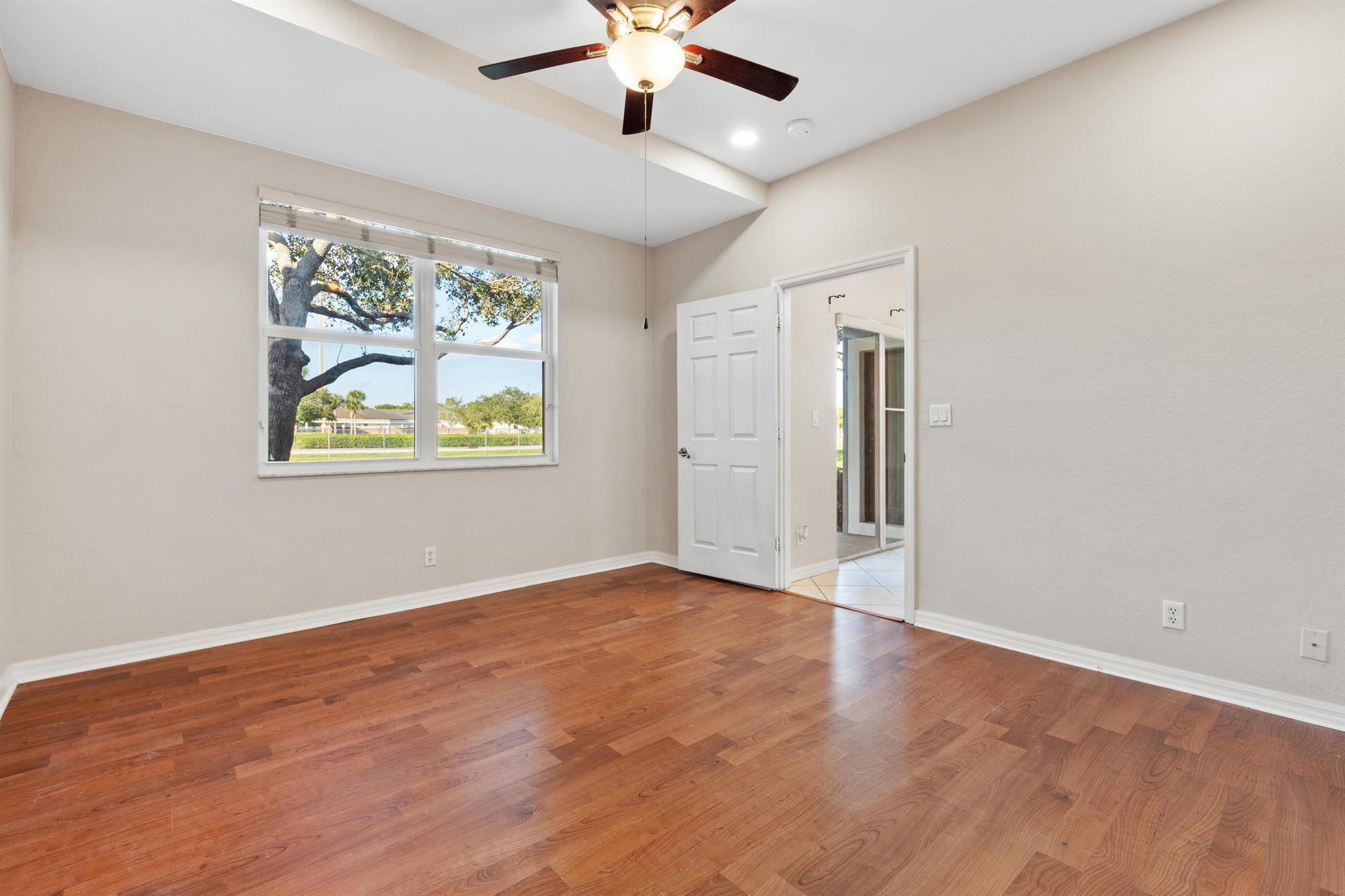 MAGNOLIA BAY CONDOMIMIUM - Residential