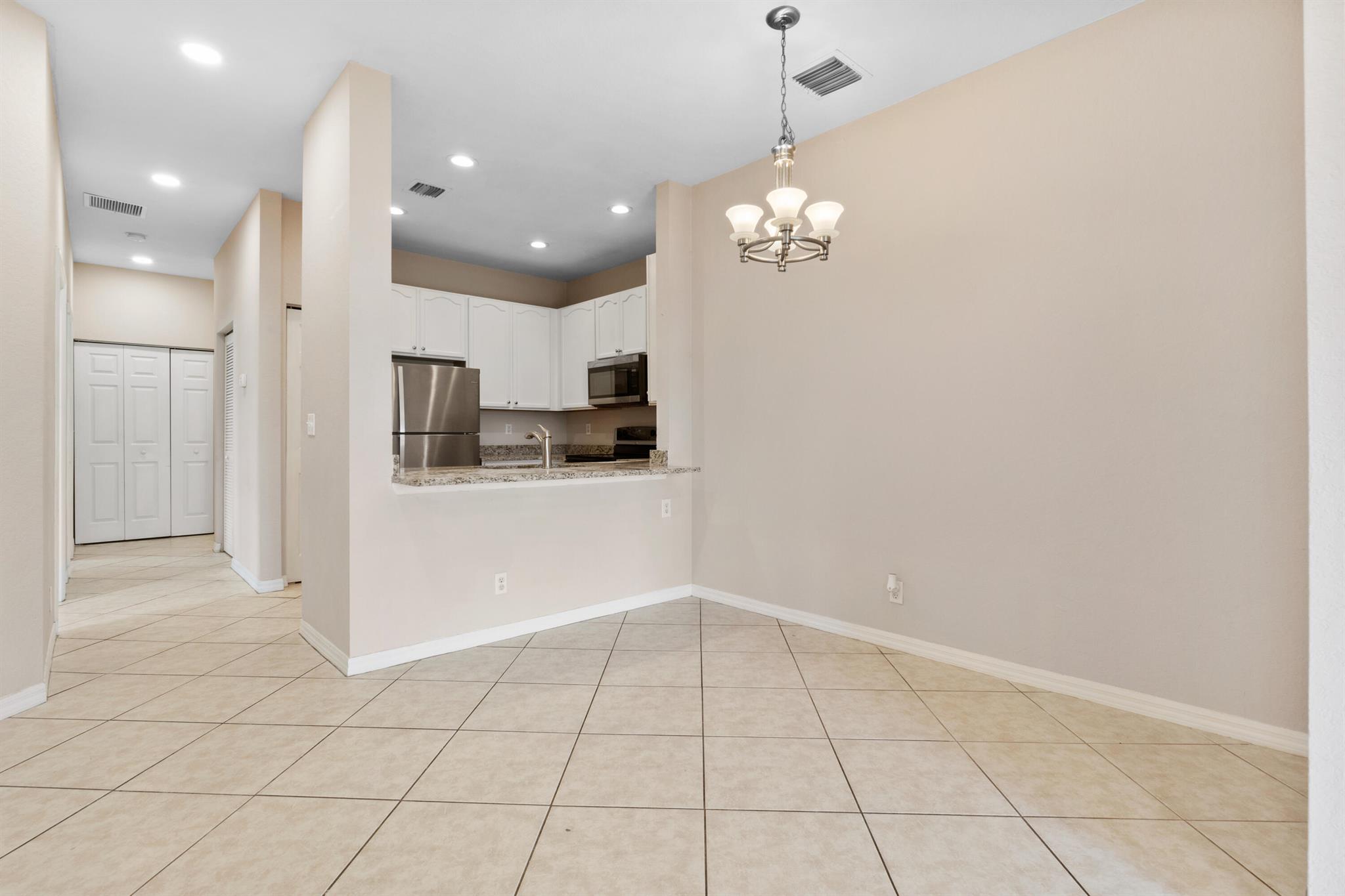 MAGNOLIA BAY CONDOMIMIUM - Residential