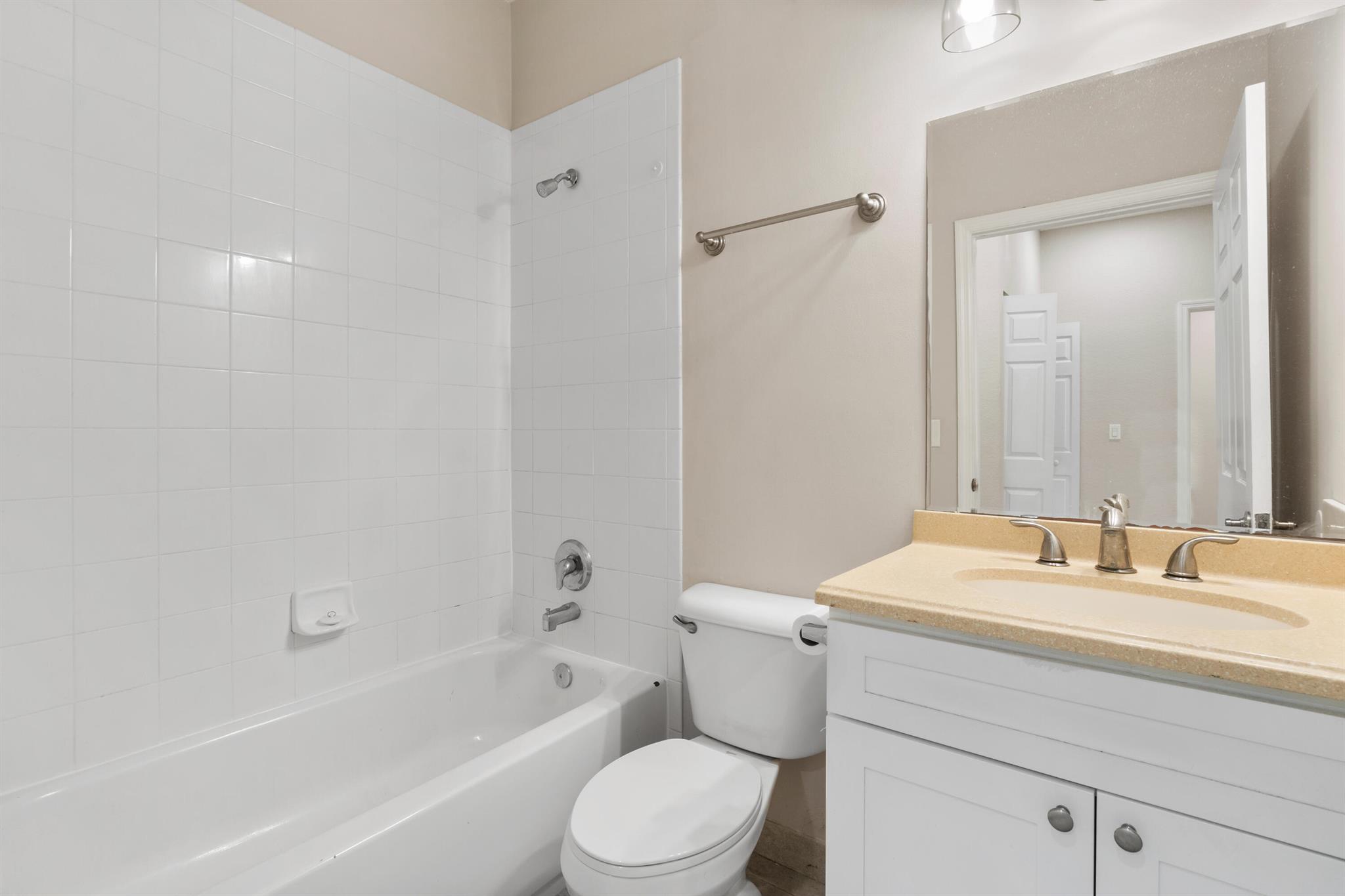 MAGNOLIA BAY CONDOMIMIUM - Residential