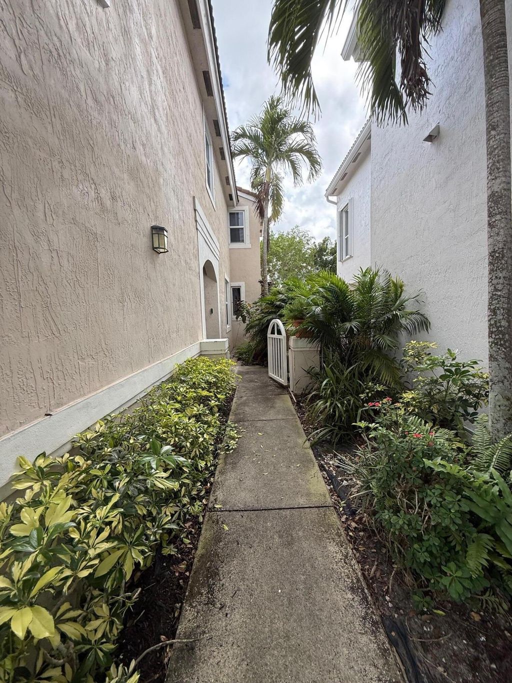 Photo of 15258 SW 51st Street SW, Davie, FL 33331 (MLS # B26018670)