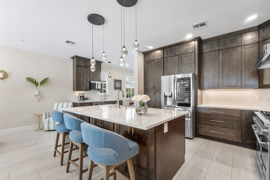 Photo of 550 Tomahawk Court, Palm Beach Gardens, FL 33410 (MLS # B26041946)