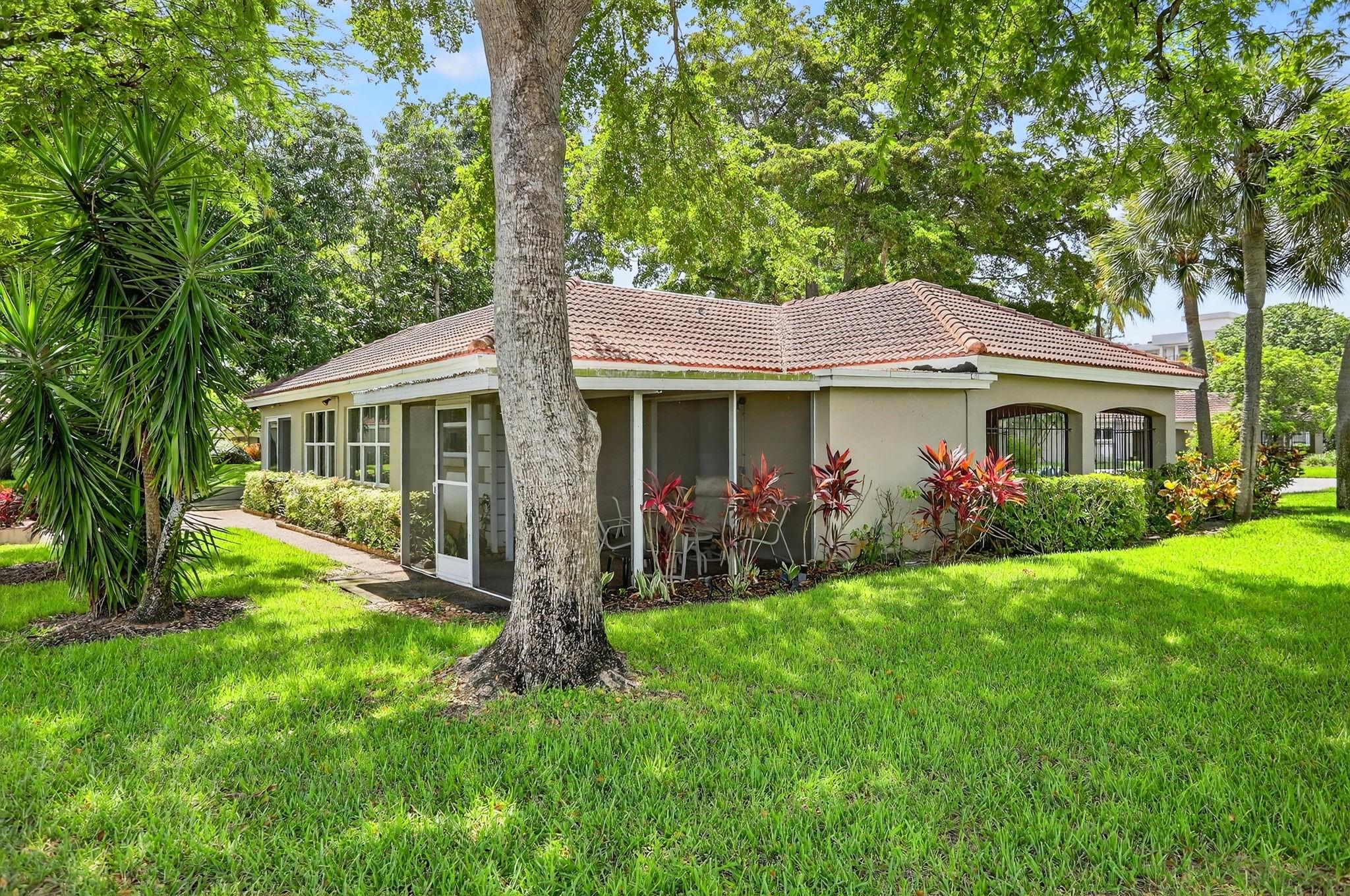2953 N Palm Aire Dr
