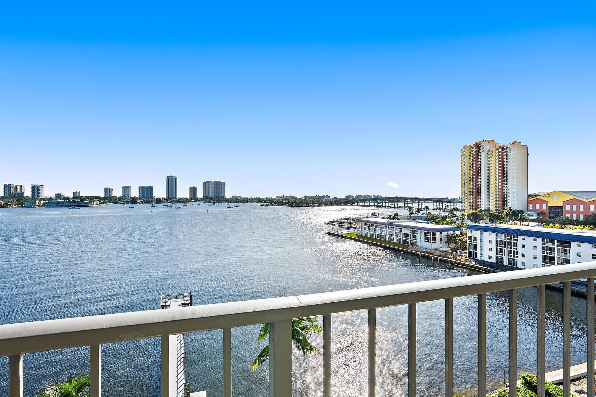 3040 Lake Shore Drive 903