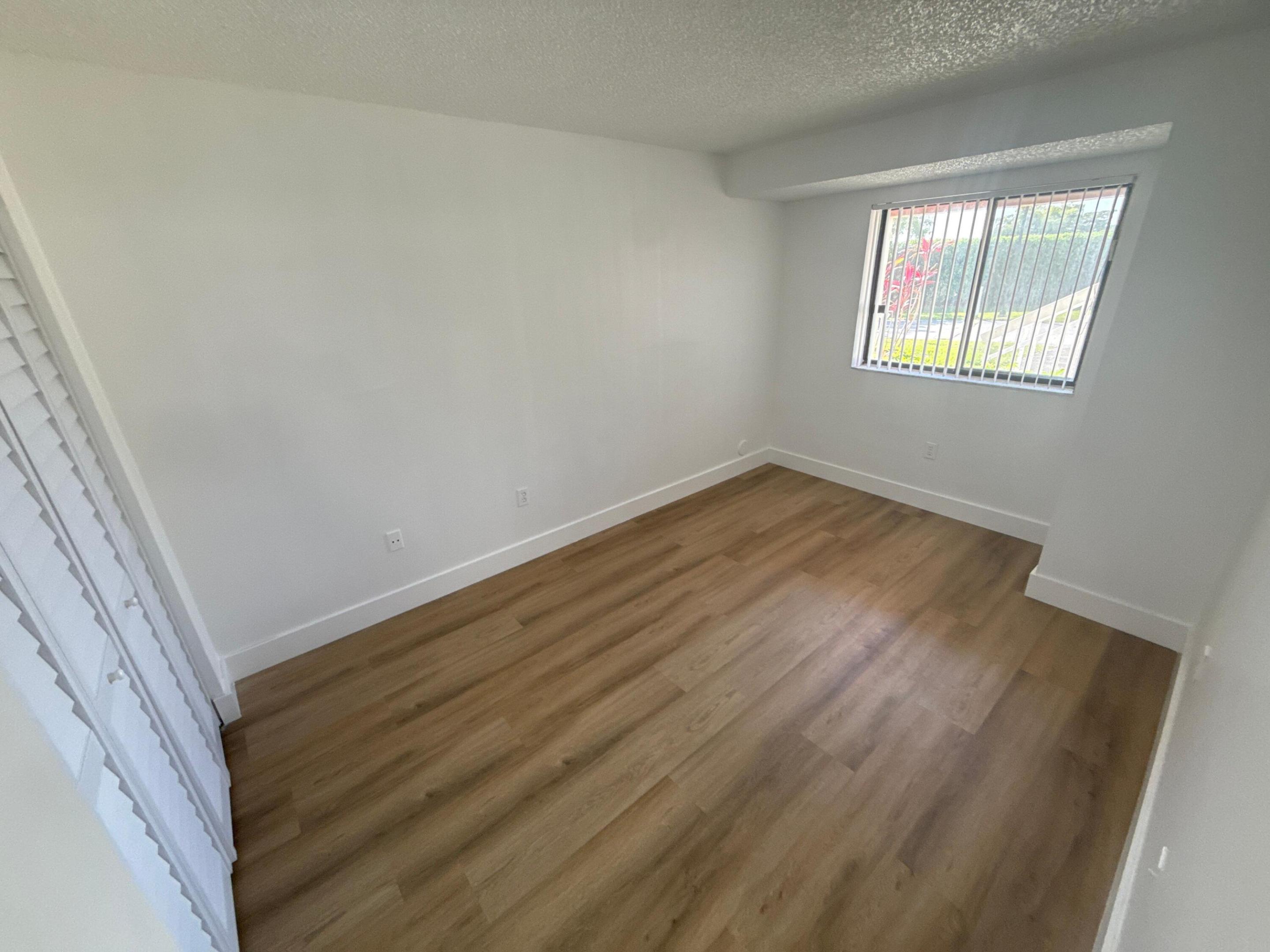 VILLAS AT LAKEVIEW CONDO - Residential Lease