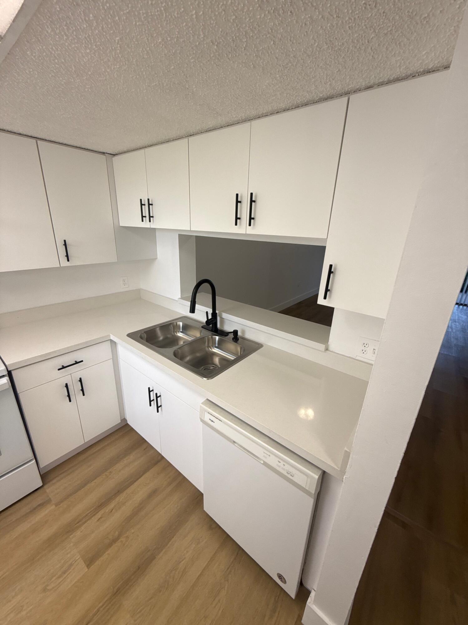 VILLAS AT LAKEVIEW CONDO - Residential Lease
