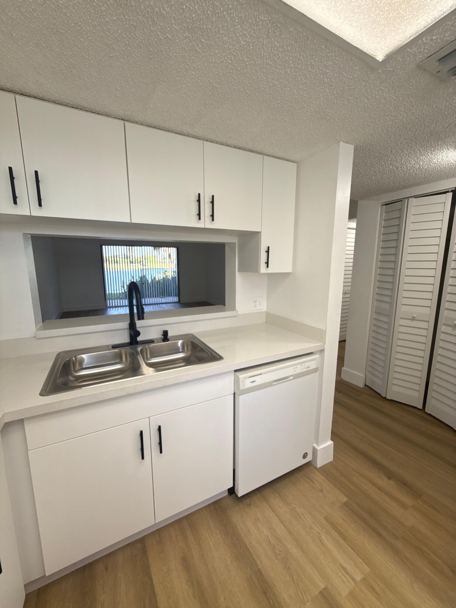 VILLAS AT LAKEVIEW CONDO - Residential Lease