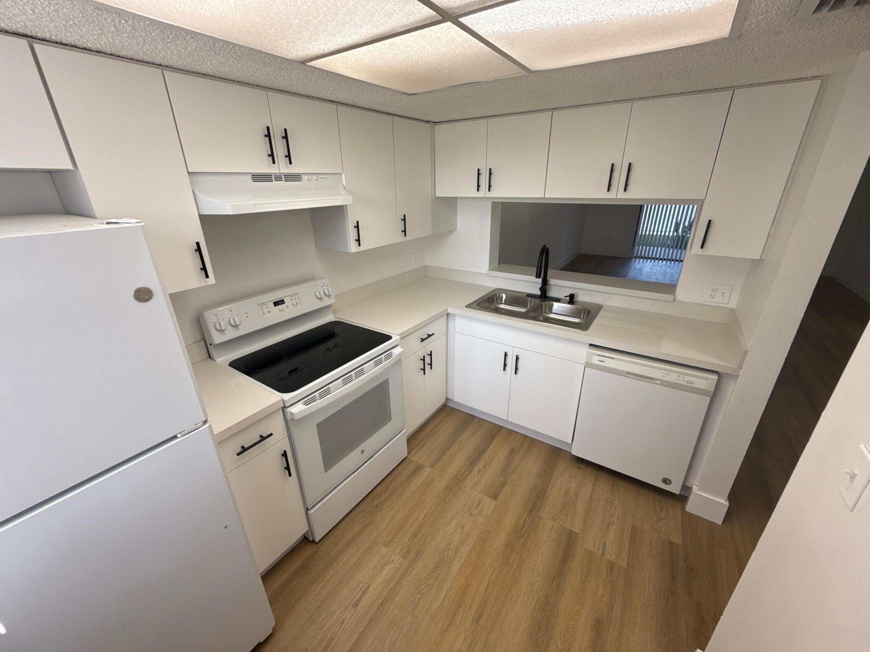 VILLAS AT LAKEVIEW CONDO - Residential Lease