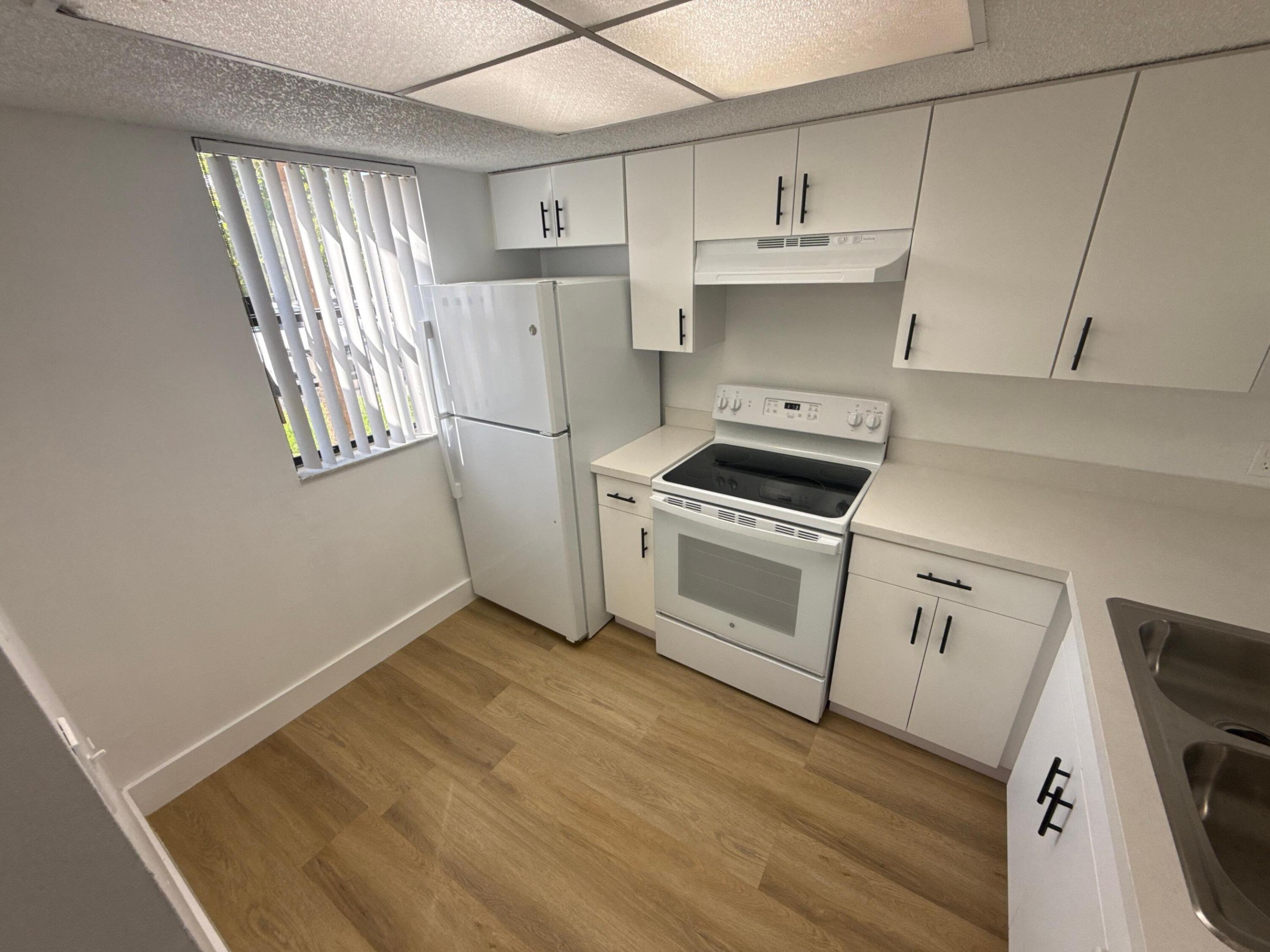 VILLAS AT LAKEVIEW CONDO - Residential Lease