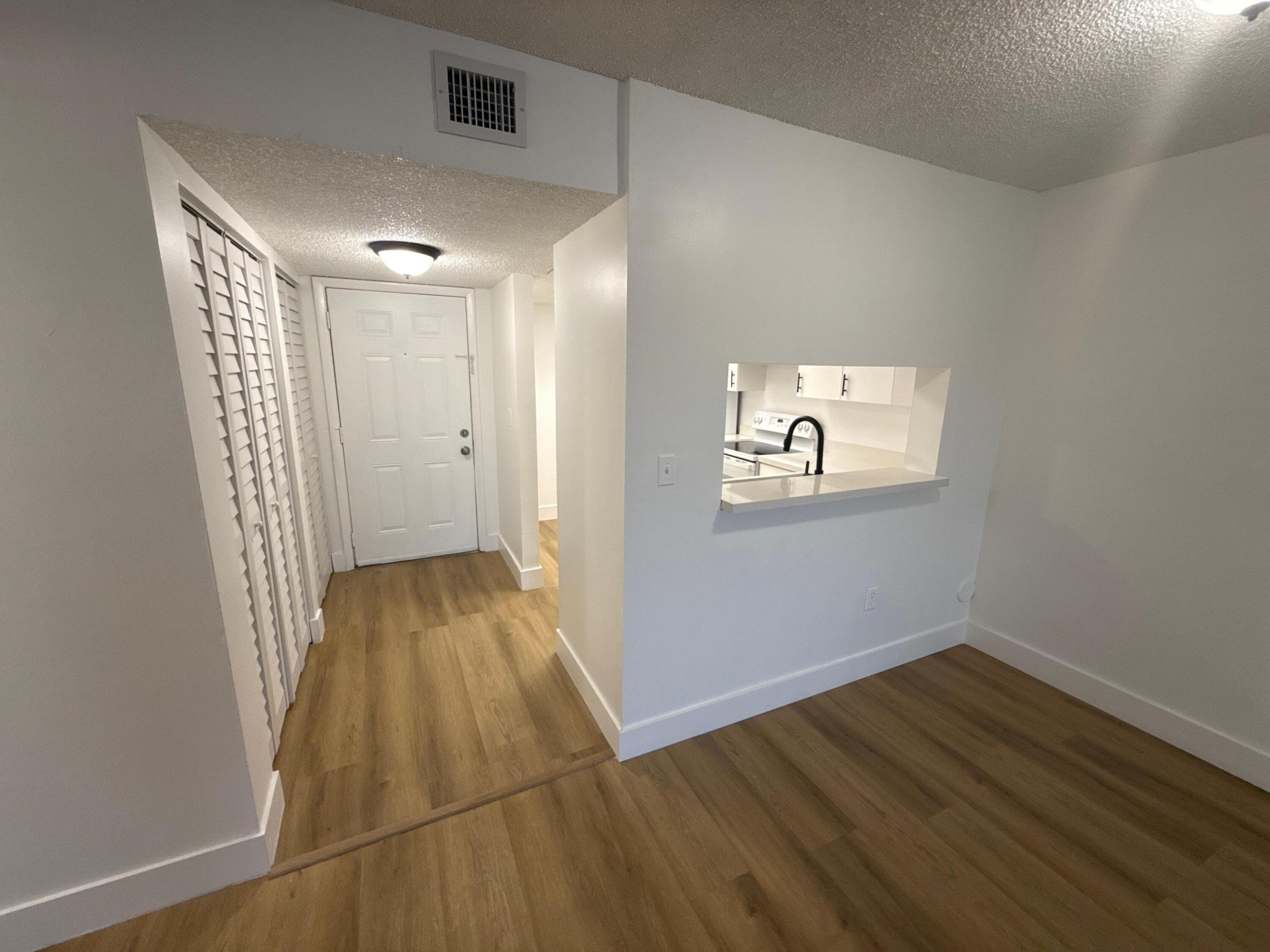 VILLAS AT LAKEVIEW CONDO - Residential Lease