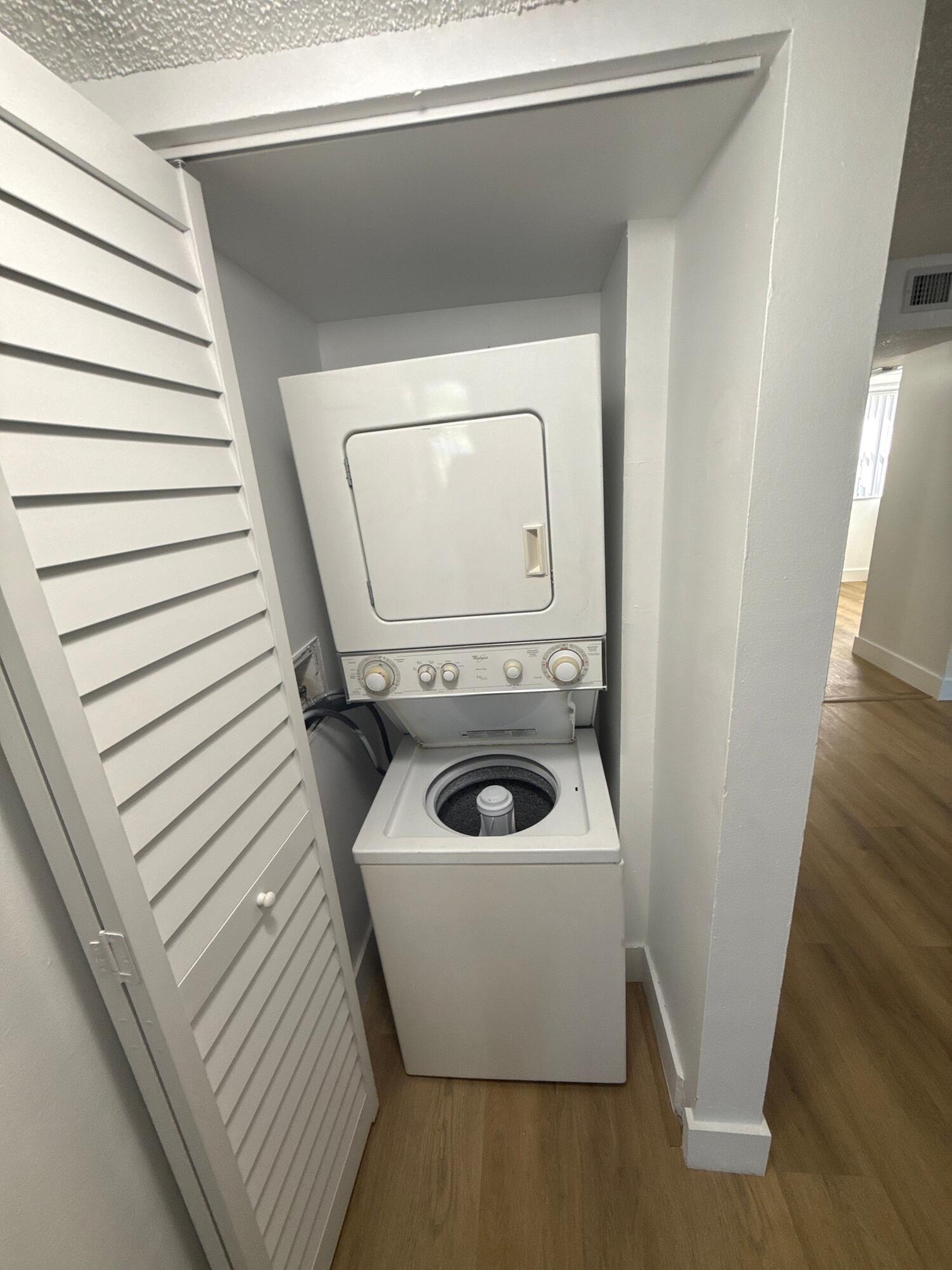VILLAS AT LAKEVIEW CONDO - Residential Lease