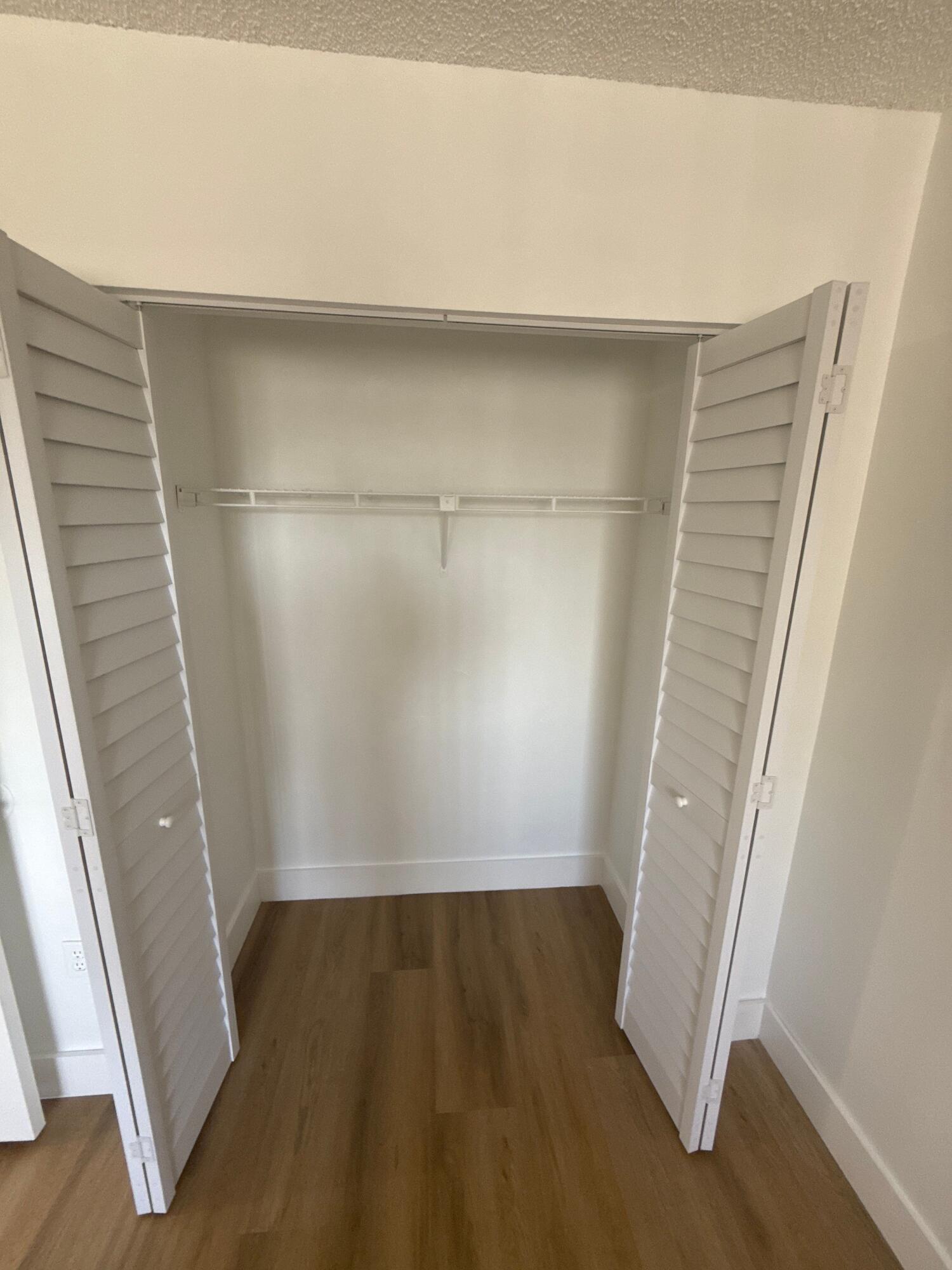 VILLAS AT LAKEVIEW CONDO - Residential Lease