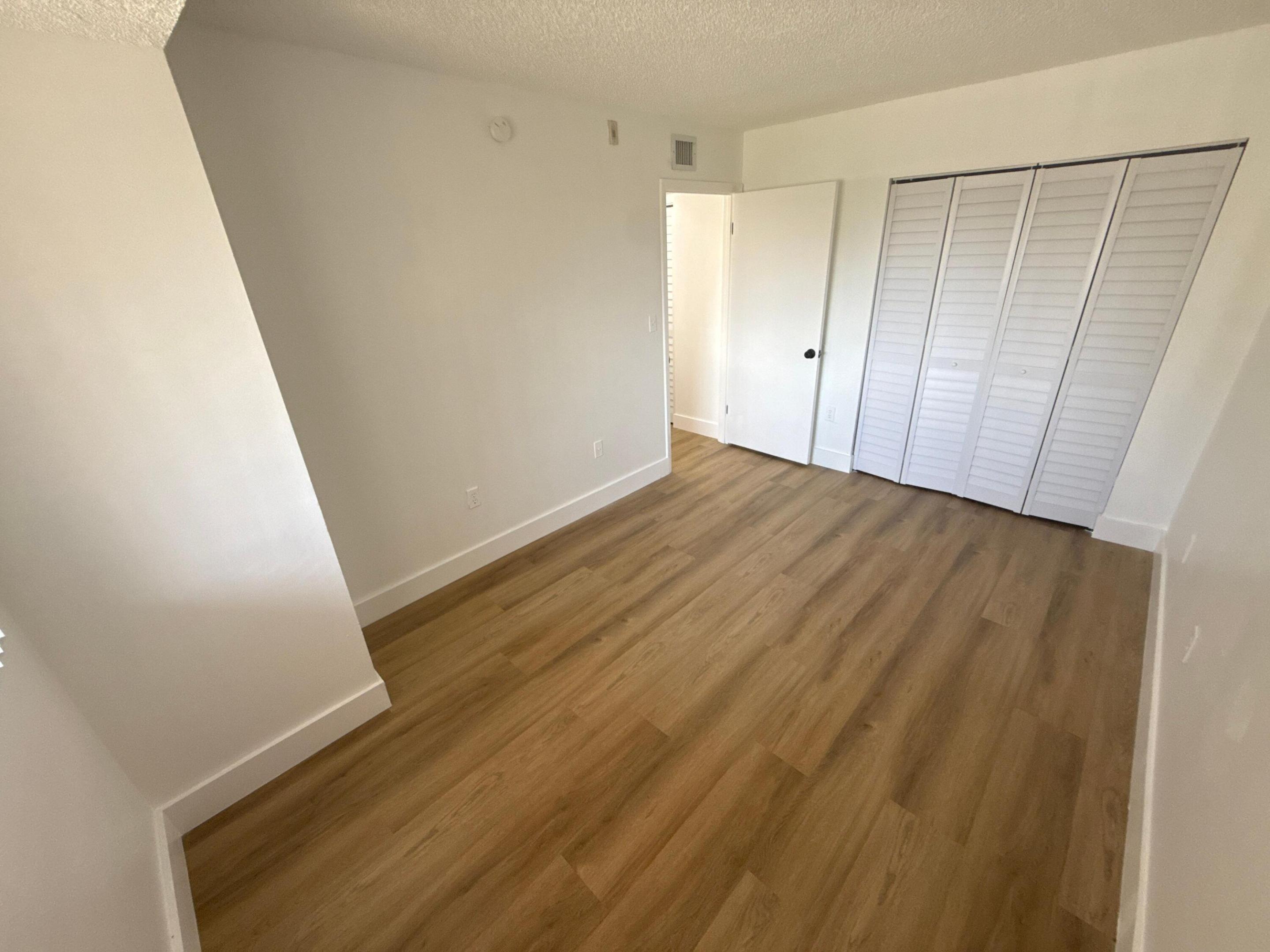 VILLAS AT LAKEVIEW CONDO - Residential Lease