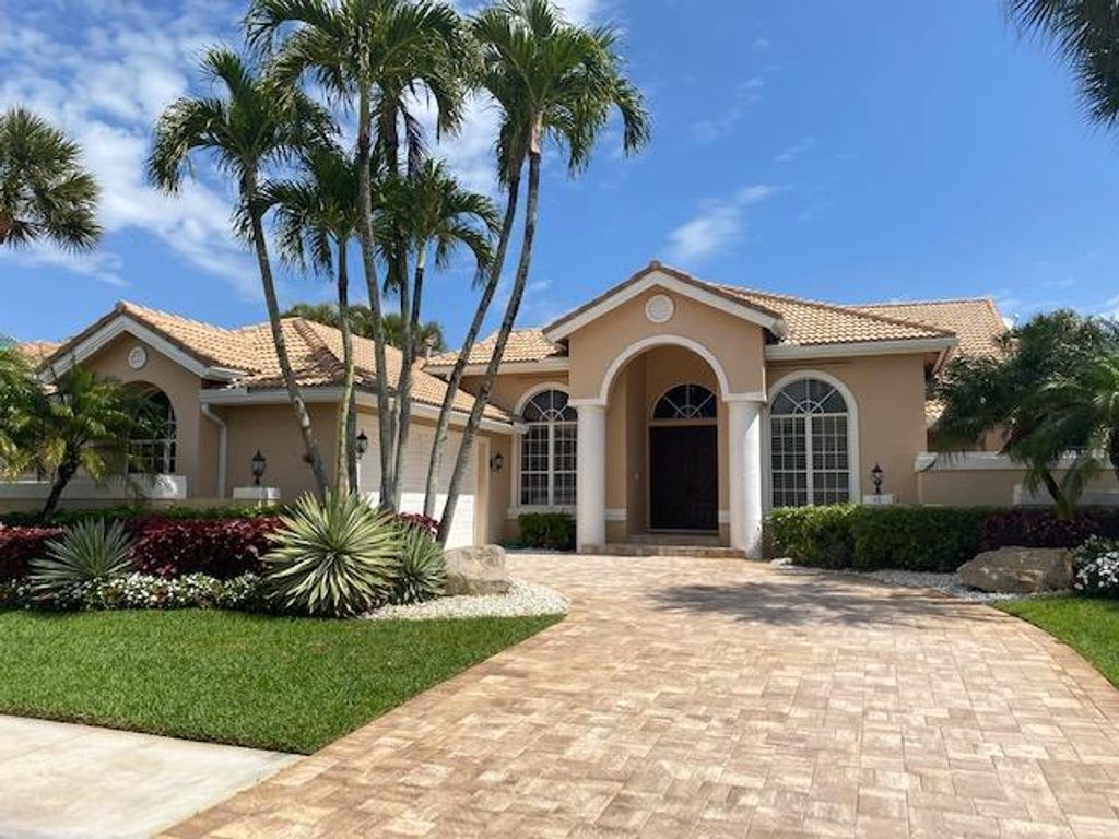Photo of 48 Saint James Drive, Palm Beach Gardens, FL 33418 (MLS # R10701149)