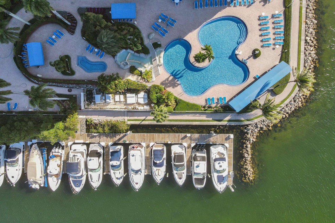 MYSTIC POINTE TOWER 500 C - Residential