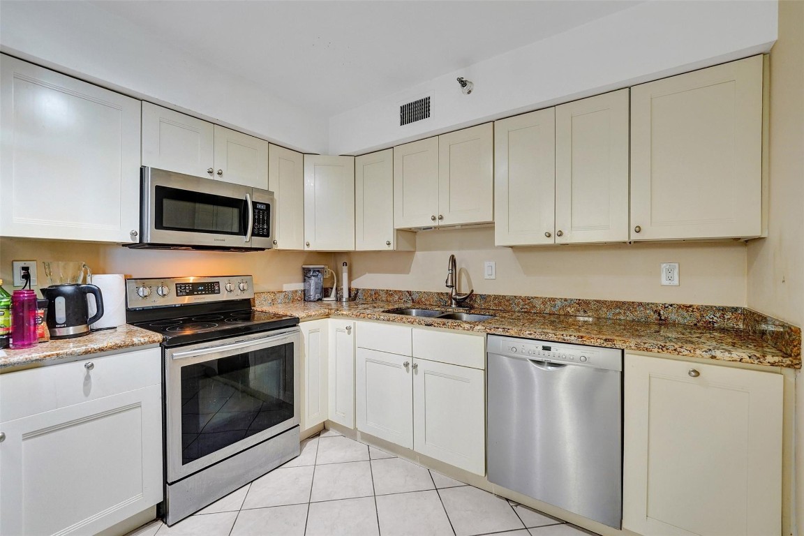 MYSTIC POINTE TOWER 500 C - Residential