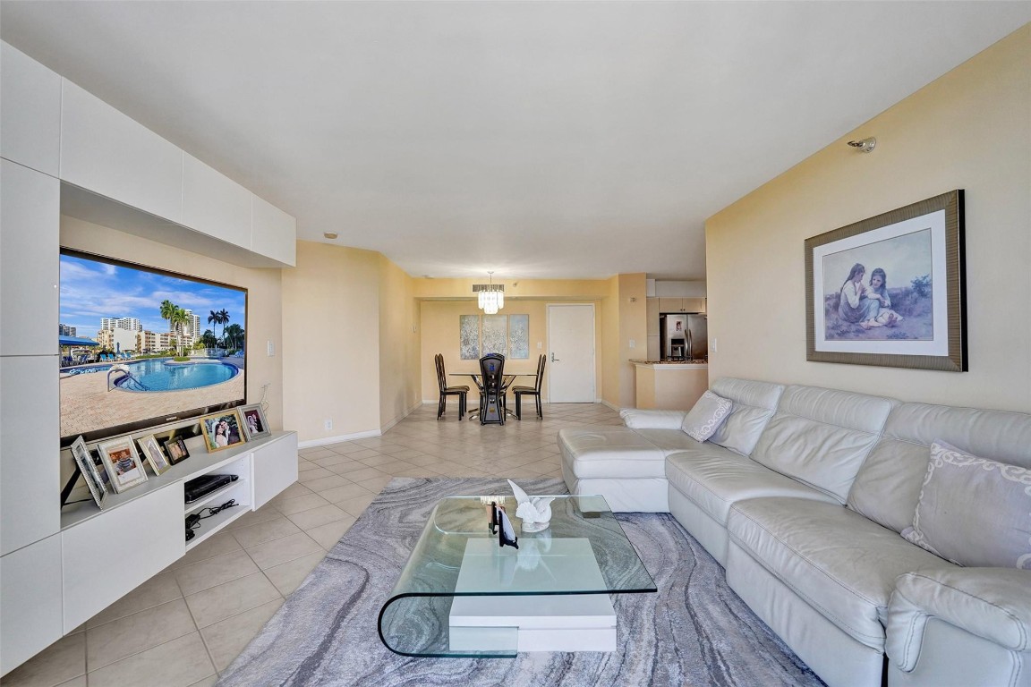 MYSTIC POINTE TOWER 500 C - Residential