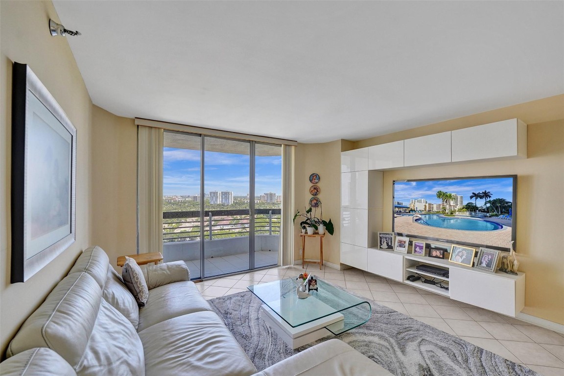 MYSTIC POINTE TOWER 500 C - Residential