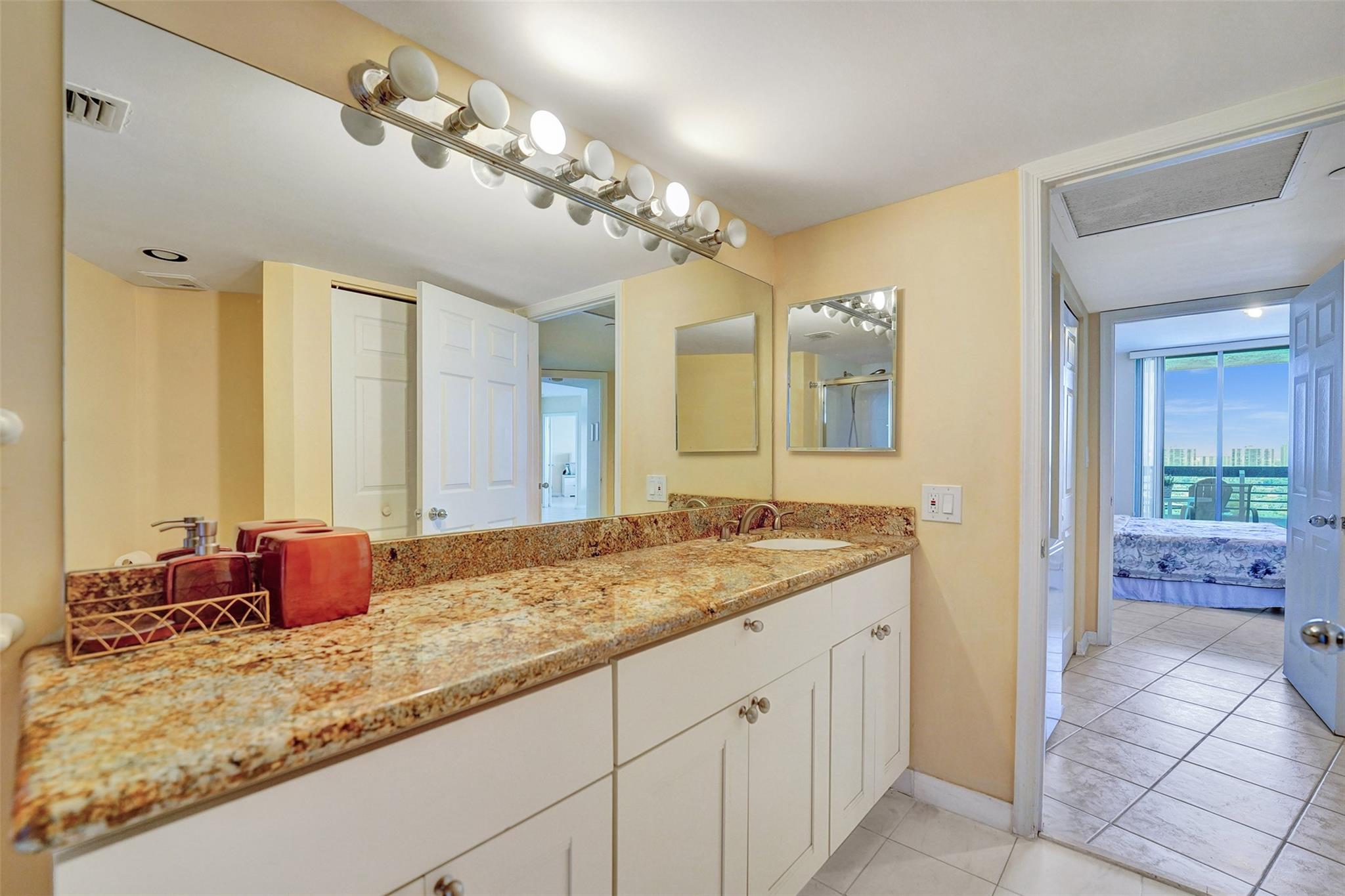 MYSTIC POINTE TOWER 500 C - Residential