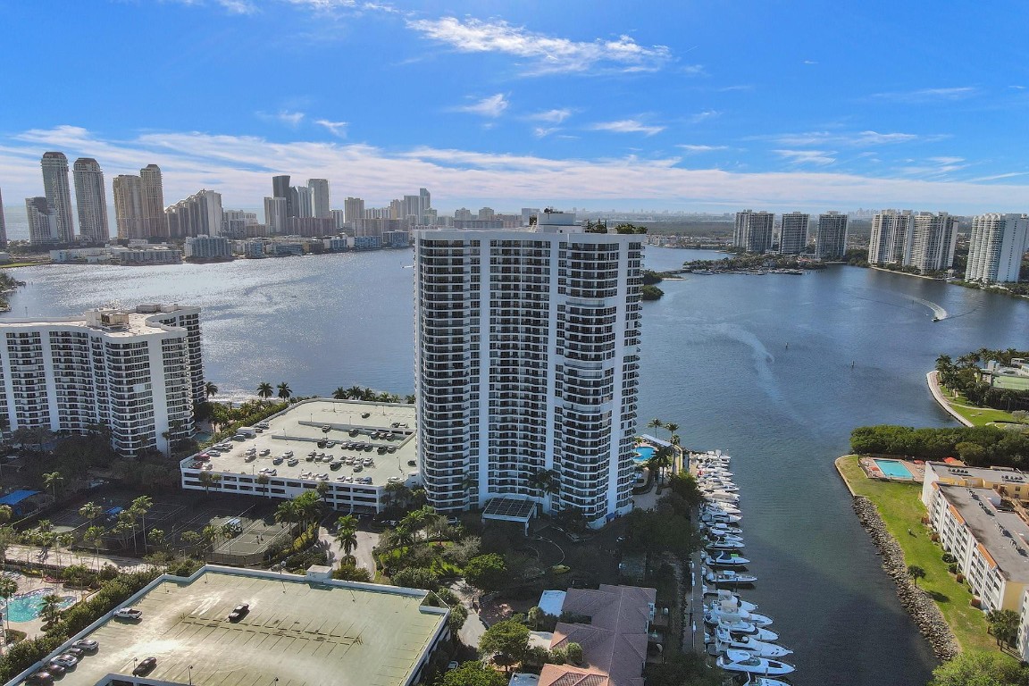 MYSTIC POINTE TOWER 500 C - Residential