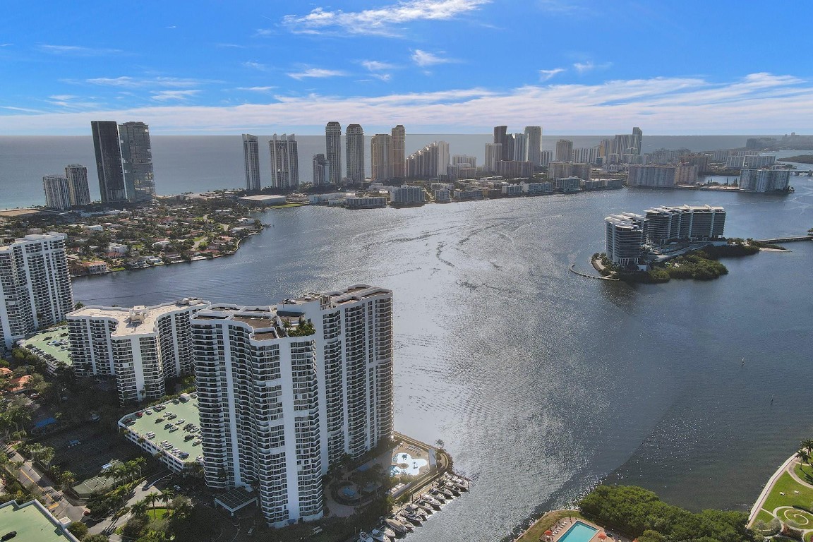 MYSTIC POINTE TOWER 500 C - Residential