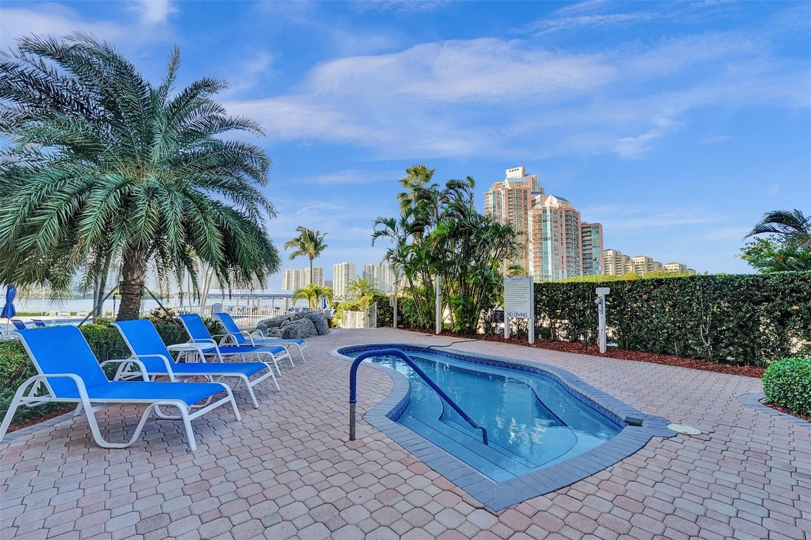 MYSTIC POINTE TOWER 500 C - Residential