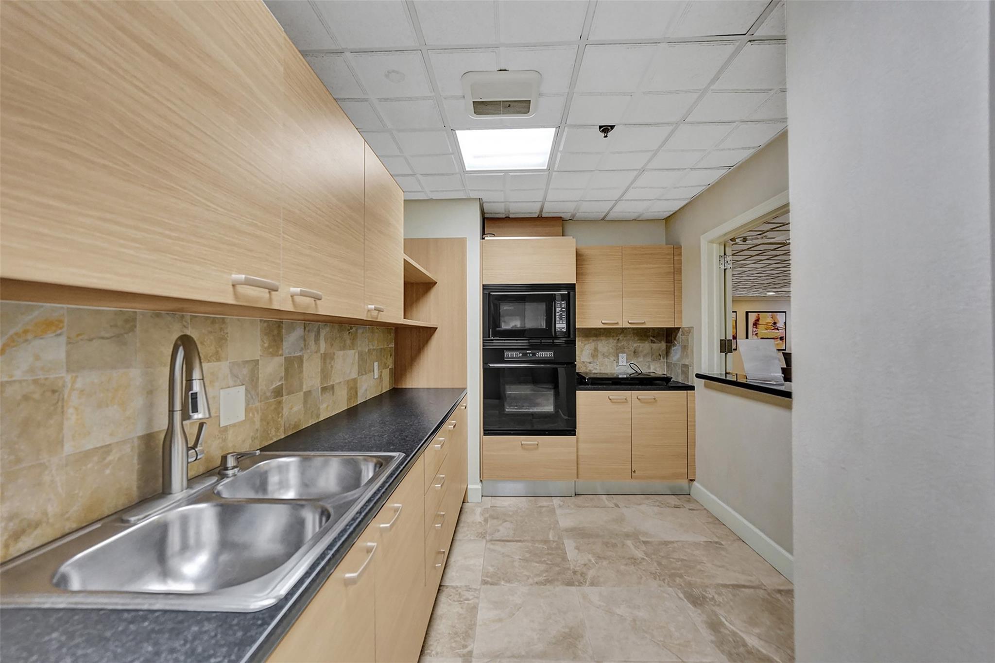 MYSTIC POINTE TOWER 500 C - Residential
