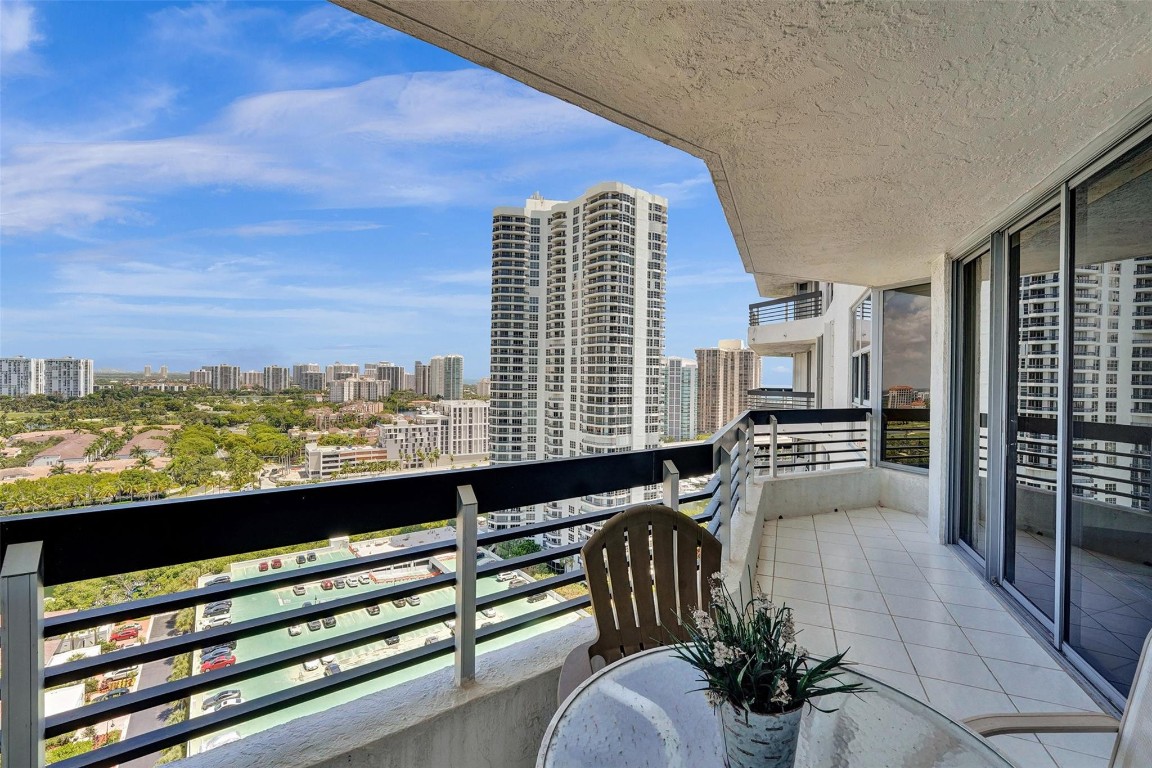 MYSTIC POINTE TOWER 500 C - Residential