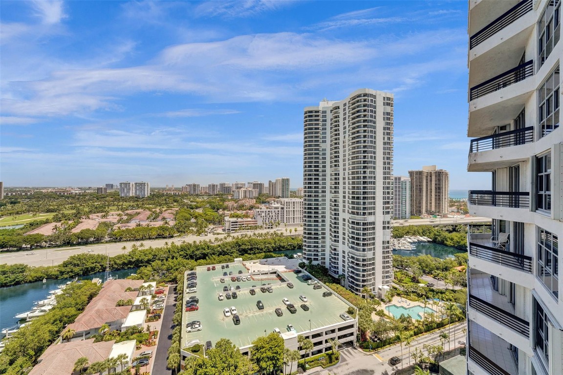 MYSTIC POINTE TOWER 500 C - Residential