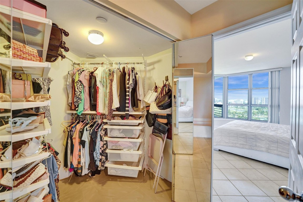 MYSTIC POINTE TOWER 500 C - Residential