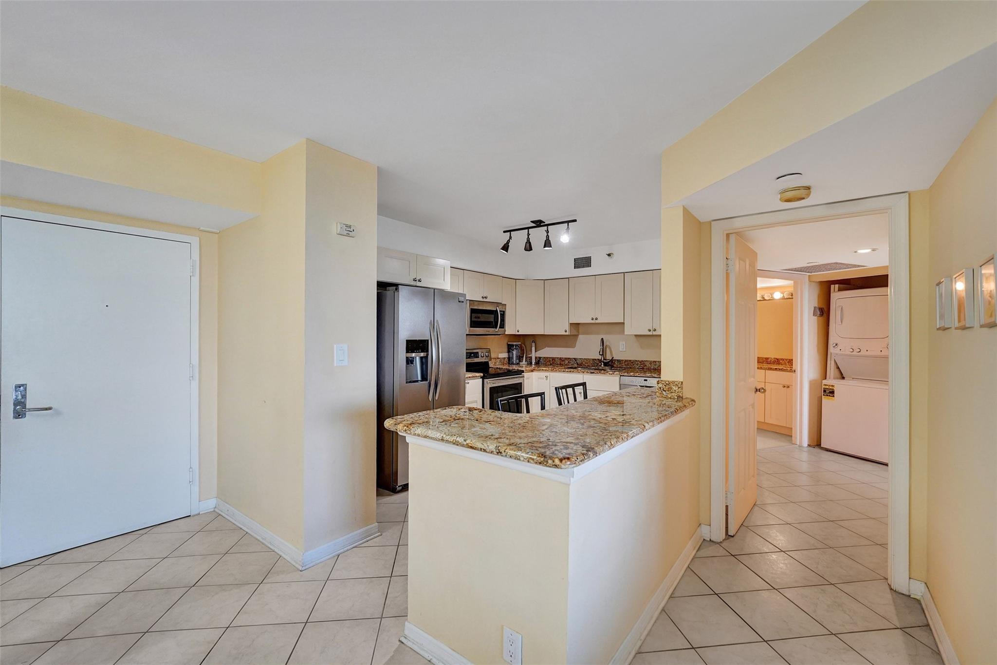 MYSTIC POINTE TOWER 500 C - Residential